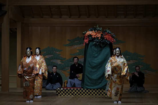 Peran Musik dalam Membentuk Suasana Teater Jepang